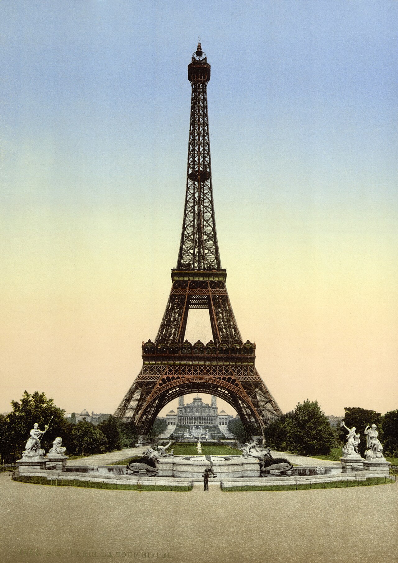 Eiffel Tower visual 3