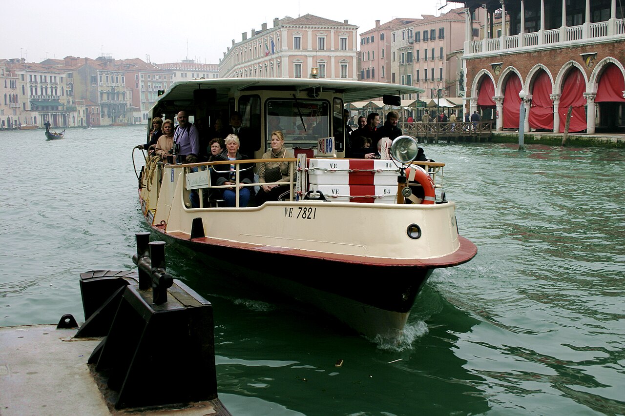 Vaporetto Line 1 visual 2